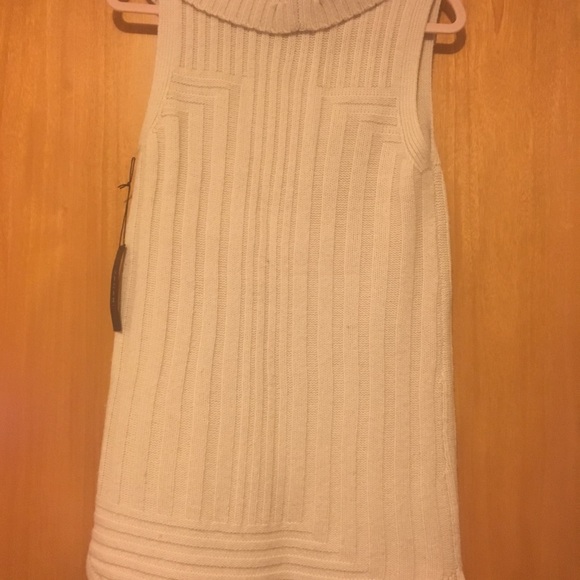New beautiful Tahari sleeveless sweater - Picture 4 of 5